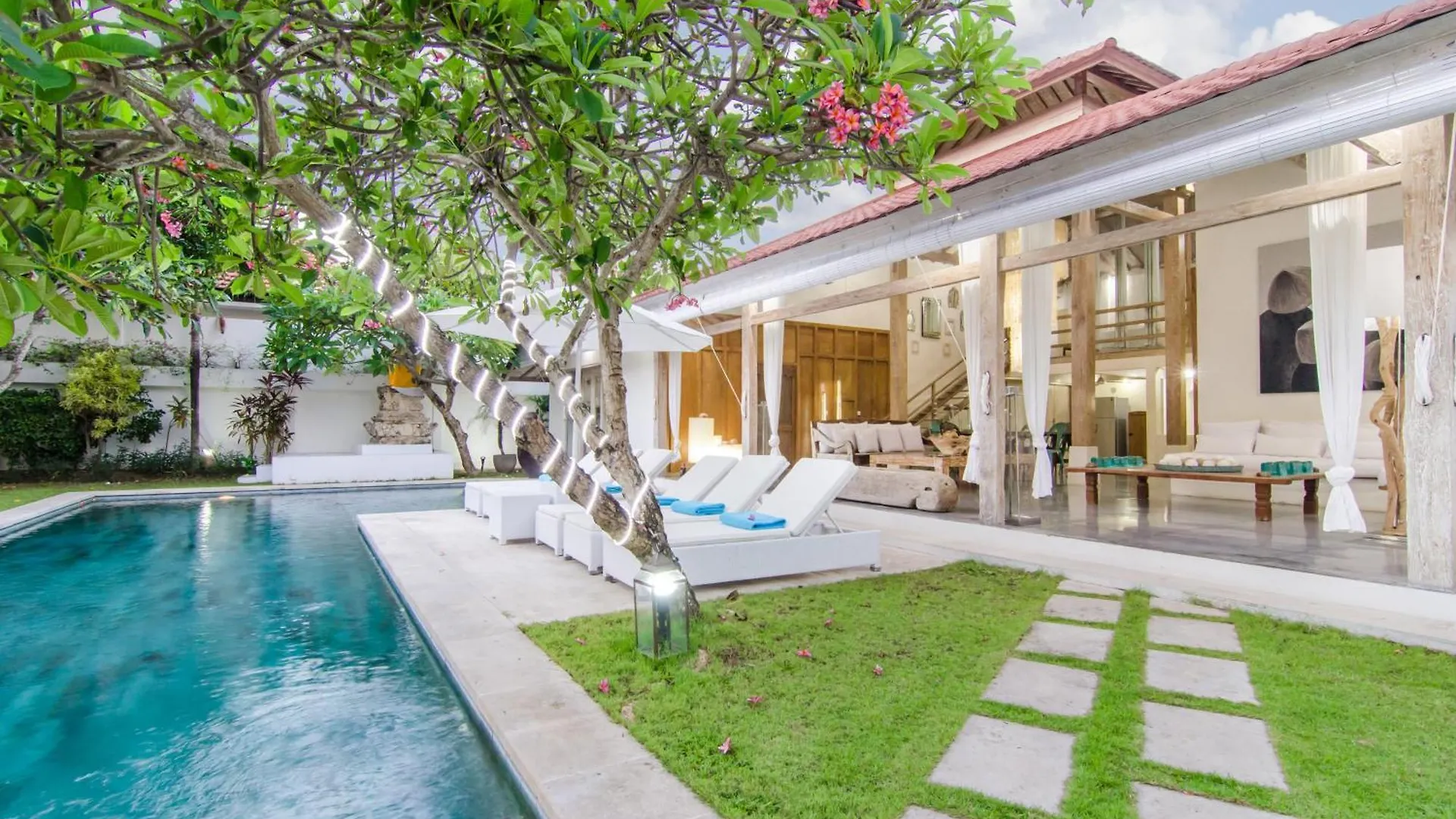 Luxurious&Spacious 4Br Villa In Seminyak